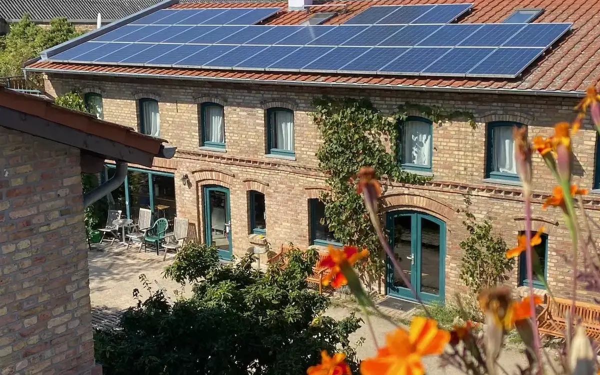 Mollandur Seminarhaus mit Photovoltaik Anlage